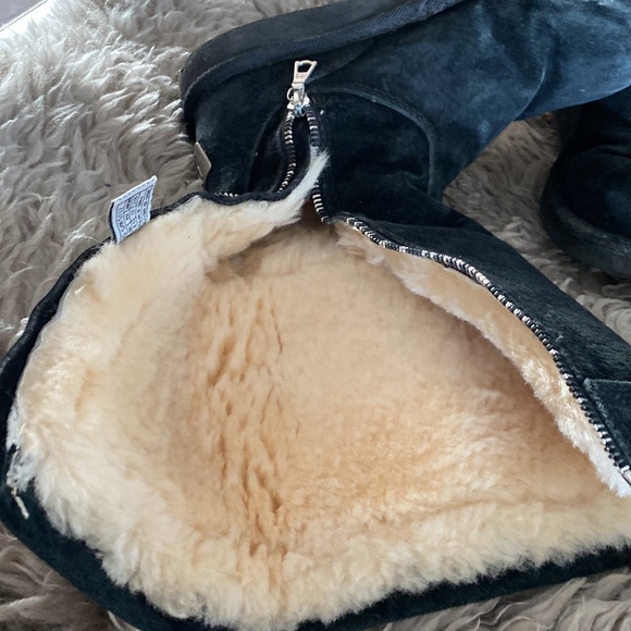 UGG Retro Cargo Pocket Boot in Black Suede - Picture 9 of 12